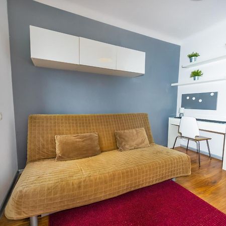 Cozy Studio Next To The Metro And City Center Варшава Экстерьер фото