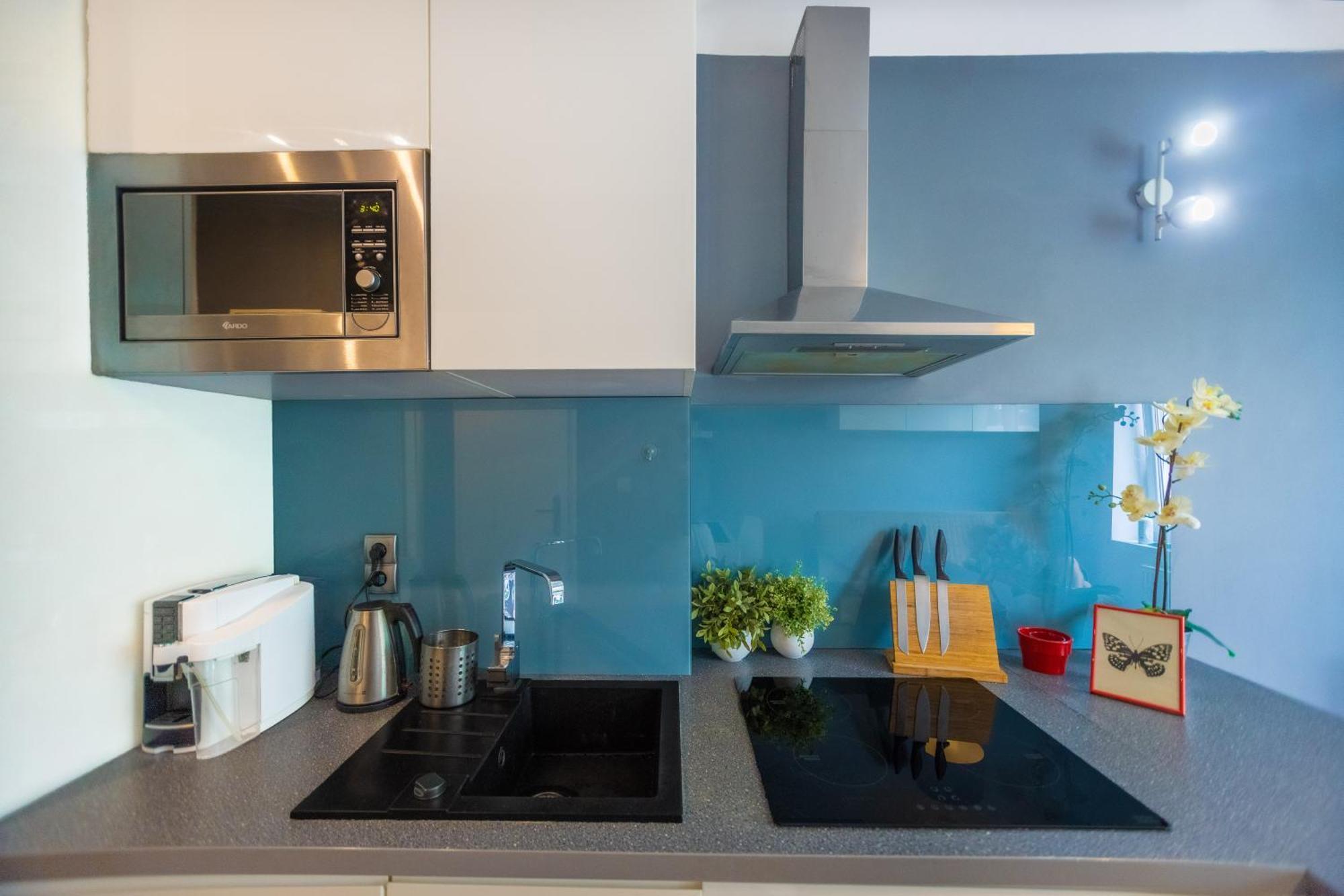Cozy Studio Next To The Metro And City Center Варшава Экстерьер фото