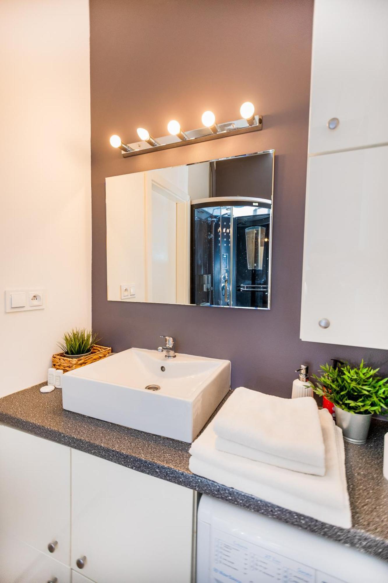Cozy Studio Next To The Metro And City Center Варшава Экстерьер фото