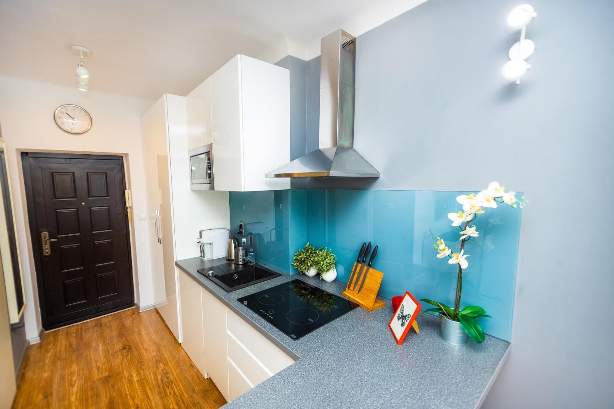 Cozy Studio Next To The Metro And City Center Варшава Экстерьер фото